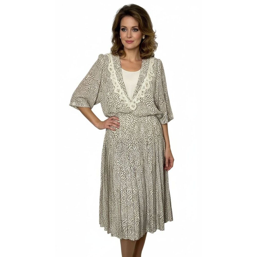 Vintage Positive Influence Womens Animal Print‎ Pleated Dress Small Dainty Lace